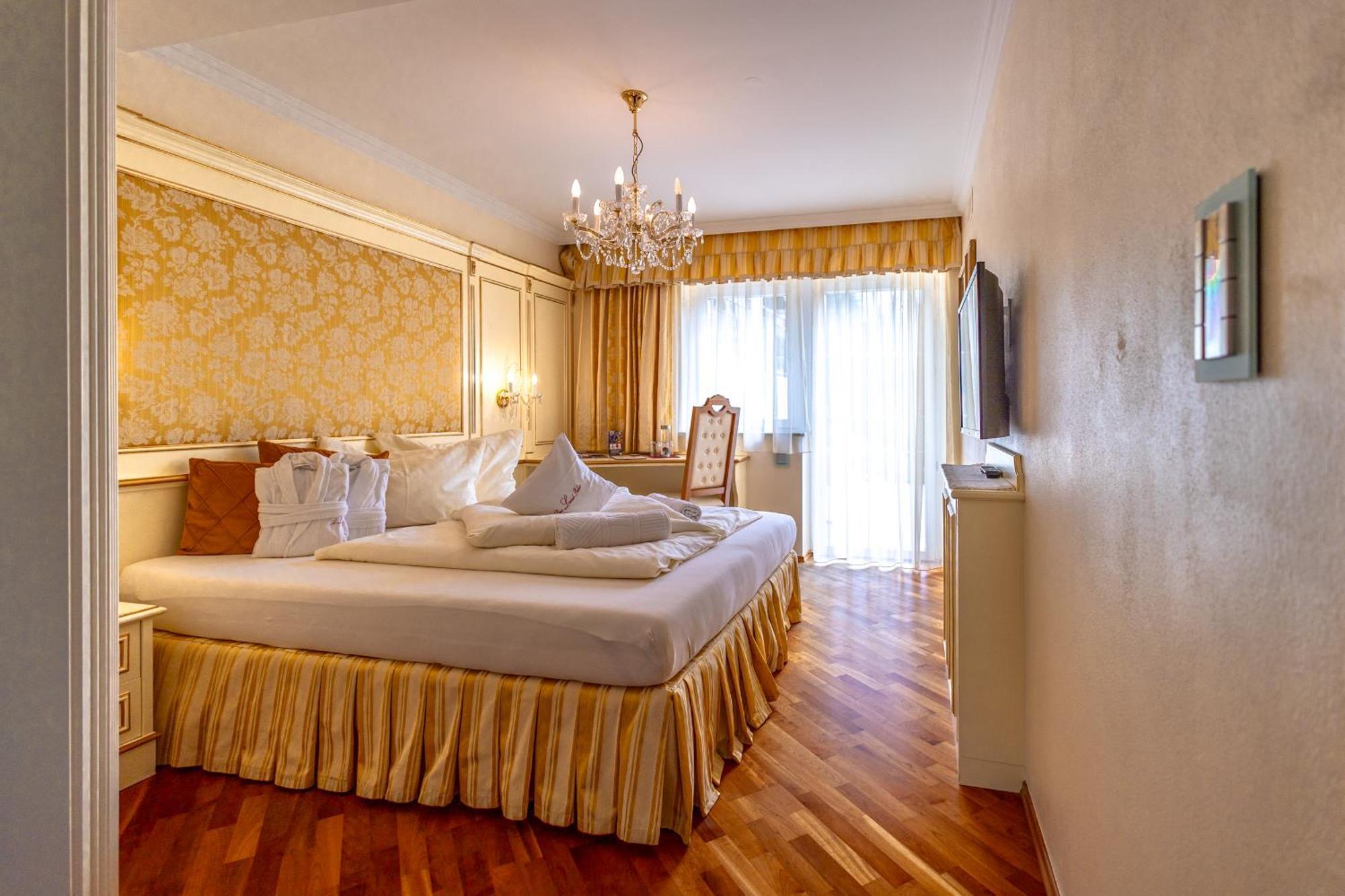 B&B Das Land-Palais - Private Mountain Hideaway Selva dei Molini Exterior foto