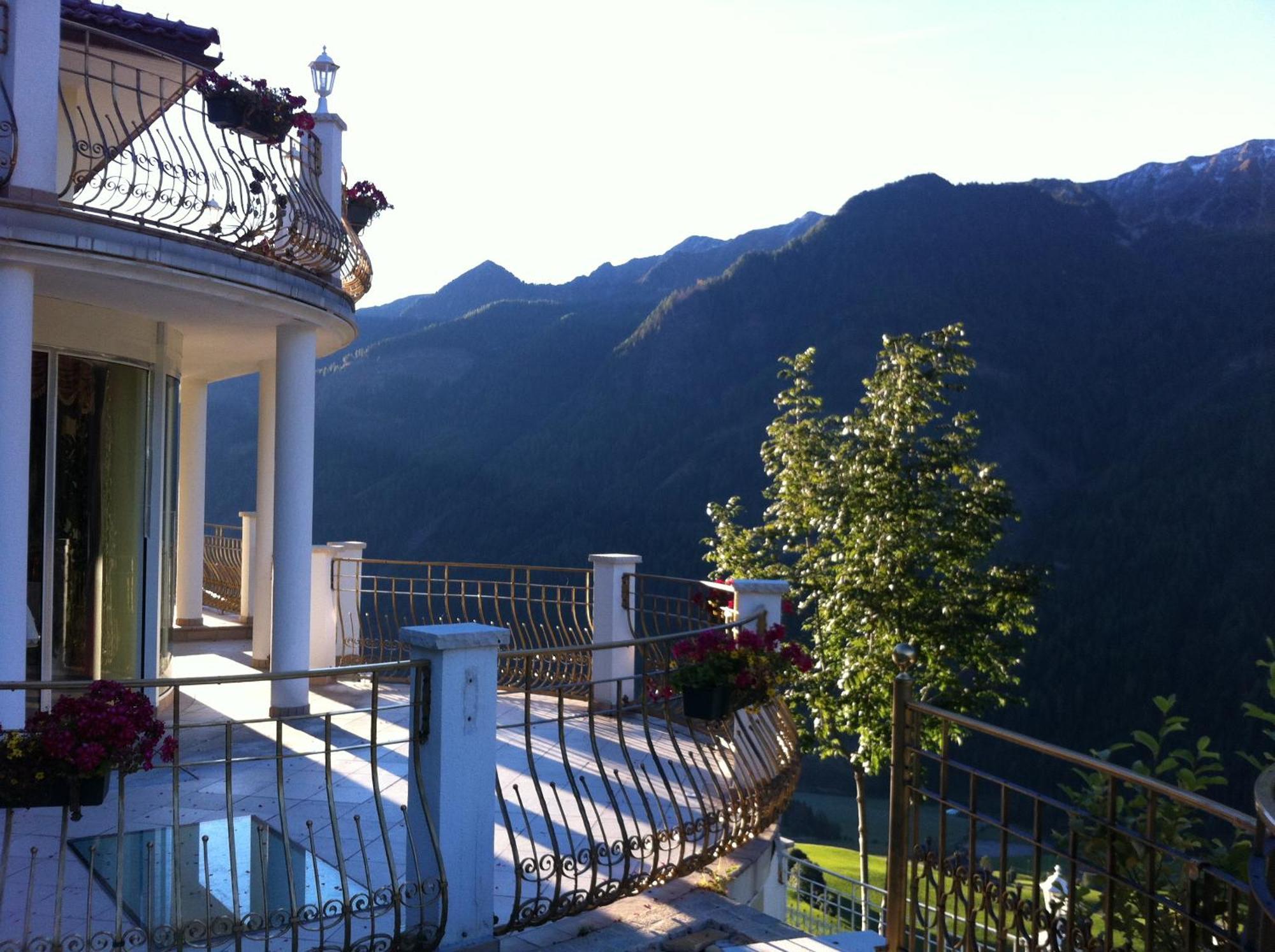 B&B Das Land-Palais - Private Mountain Hideaway Selva dei Molini Exterior foto